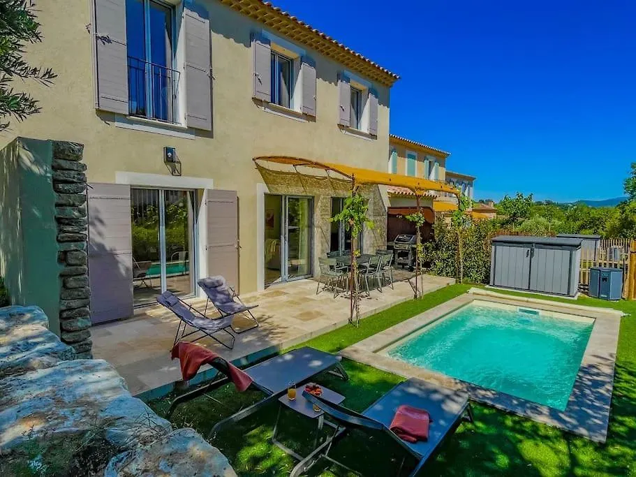 Villa Lisette, Un Meuble De Tourisme 3 Etoiles Au Coeur De Goult 0*,  France