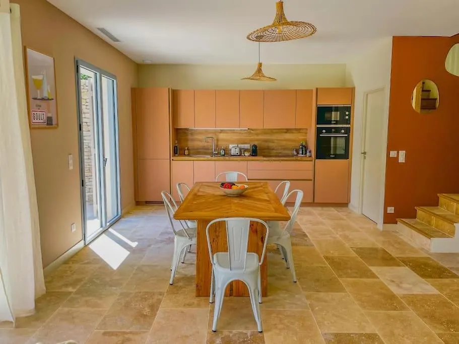 Villa Lisette, Un Meuble De Tourisme 3 Etoiles Au Coeur De Goult 0*,  France